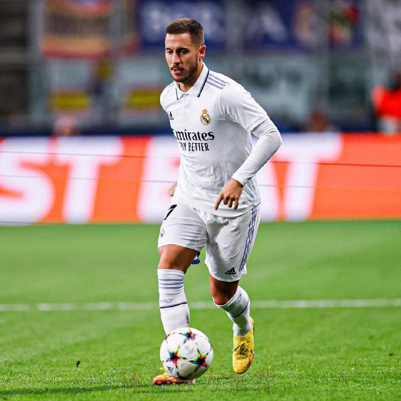 光速减肥 皇马发阿扎尔举铁图 力证大肚腩早没了 光速减肥 皇马发阿扎尔举铁图 力证大肚腩早没了