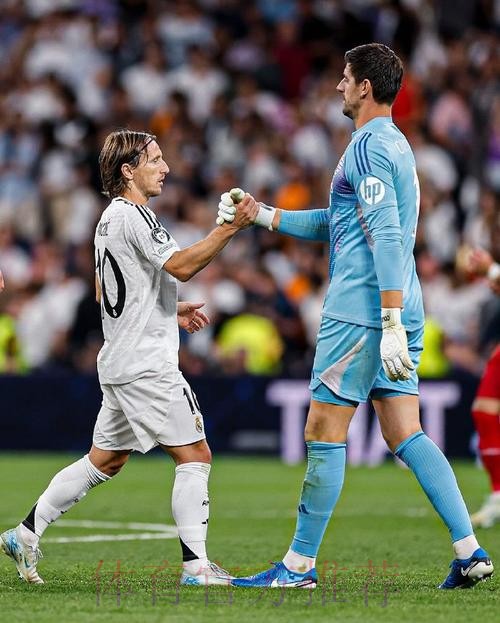 马卡:皇马在冬窗不会有大动作 但伊斯科可能会离队 马卡:皇马在冬窗不会有大动作 但伊斯科可能会离队